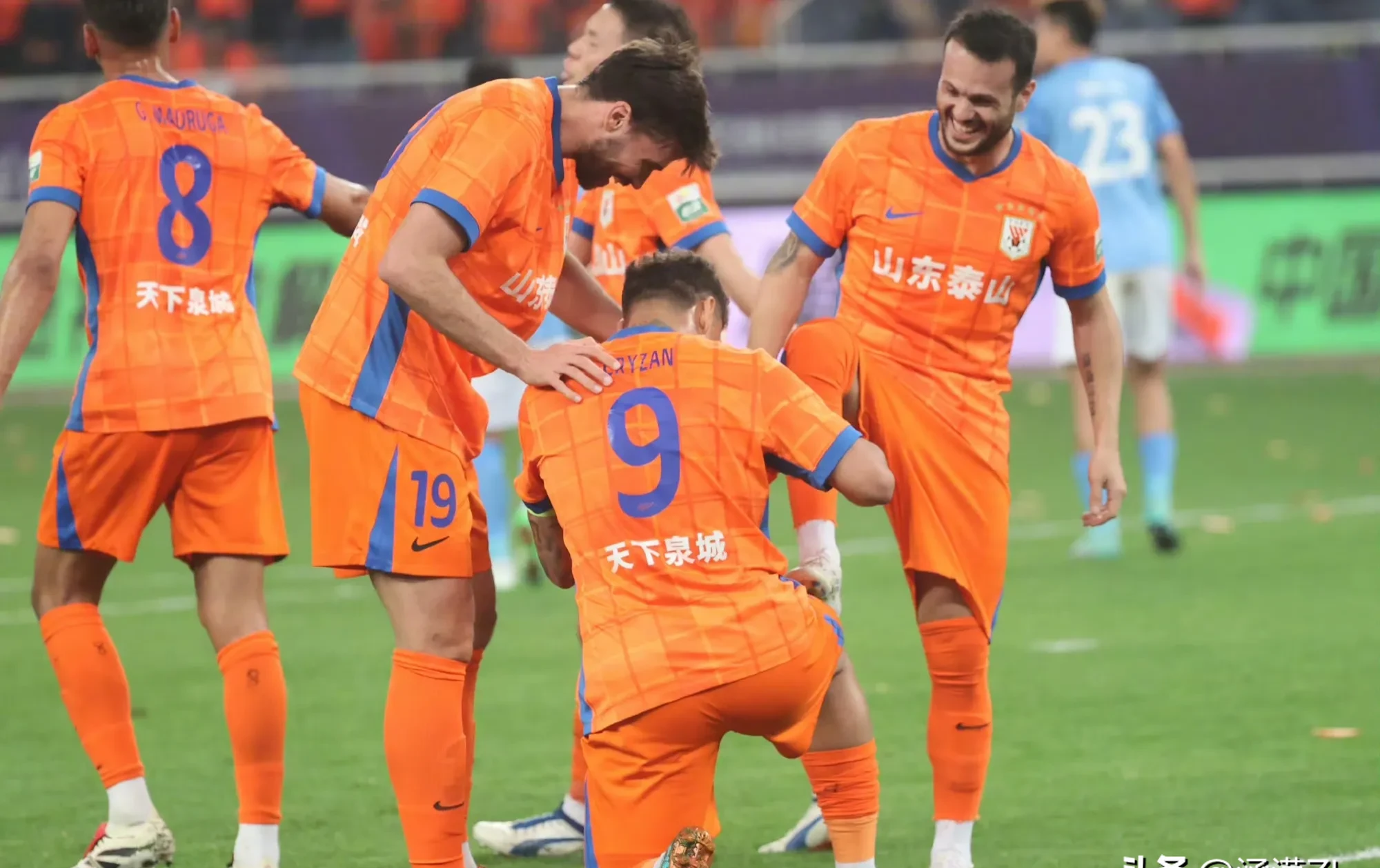 包含转会期突围战来临；山东泰山围绕社区盾单刀错失；底气十足；团队化学反应显著的词条开云登录入口